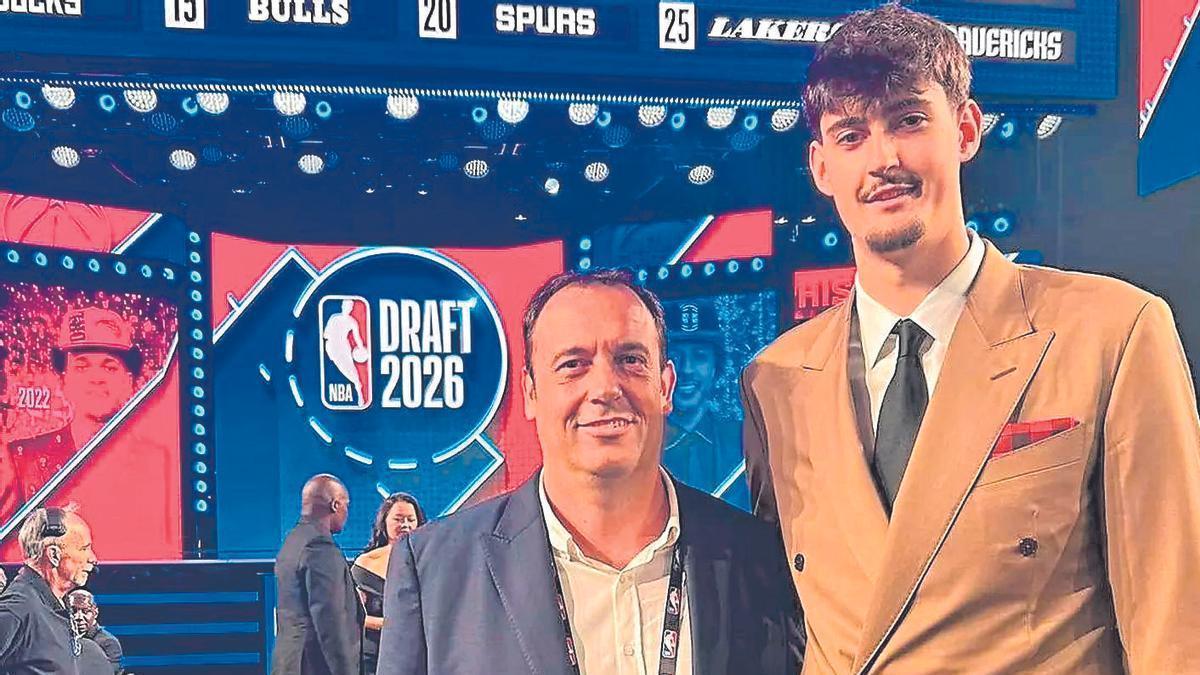 José María Panadero y Aday Mara, en la noche del Draft de la NBA.