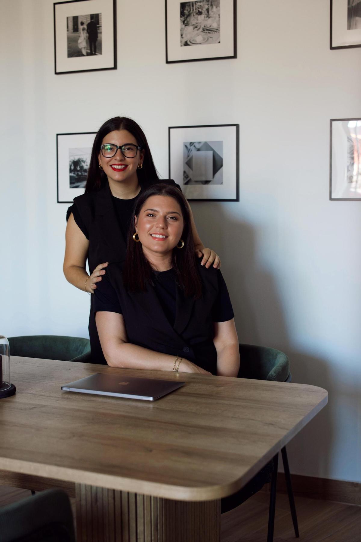 Victoria (derecha) y Beatriz (izquierda) en las instalaciones de V con B