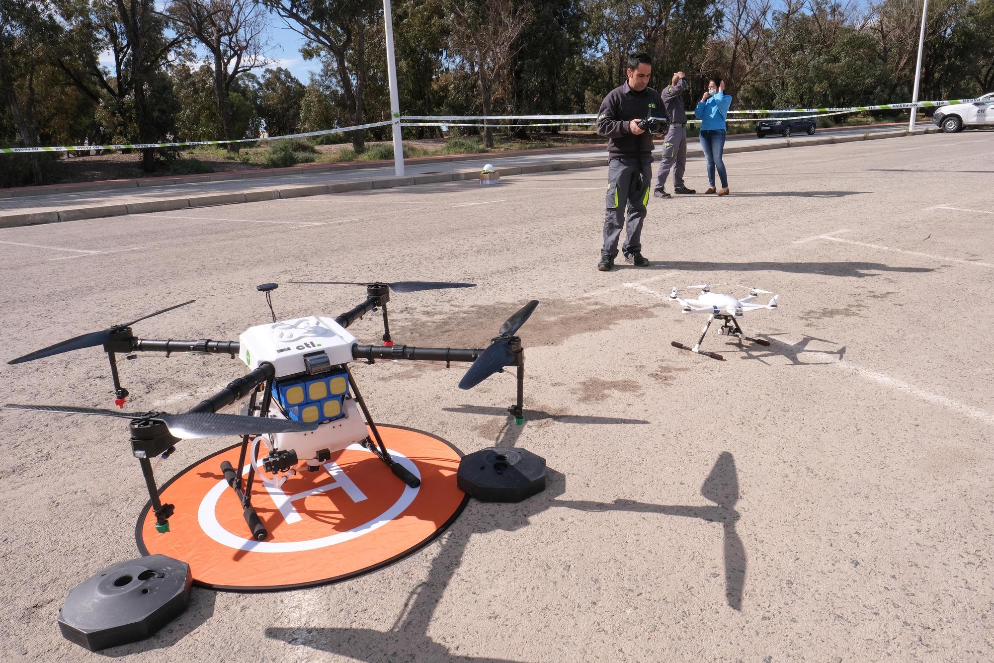 Más drones y una zodiac para vencer las plagas de mosquito en Elche