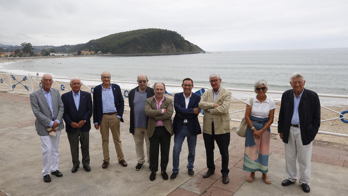 Rectores y exrectores asturianos reunidos por LA NUEVA ESPAÑA en Ribadesella, en la tradicional cumbre académica organizada por este periódico. Por la izquierda, Manuel Villa Cellino, Vicente Gotor, José Muñiz, Salvador Ordóñez, Ignacio Villaverde, Juan Vázquez, Rafael Puyol, Zulima Fernández y Juan López-Arranz