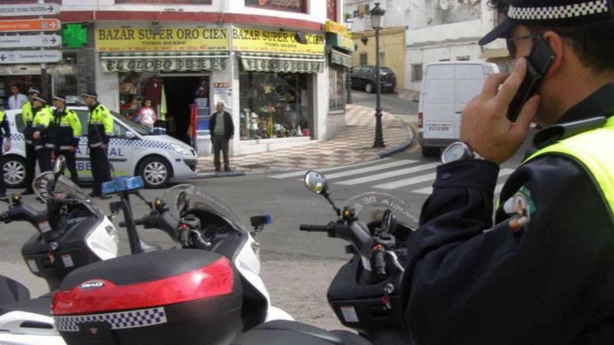 Agentes de la Policía Local en Marbella. | L.O.