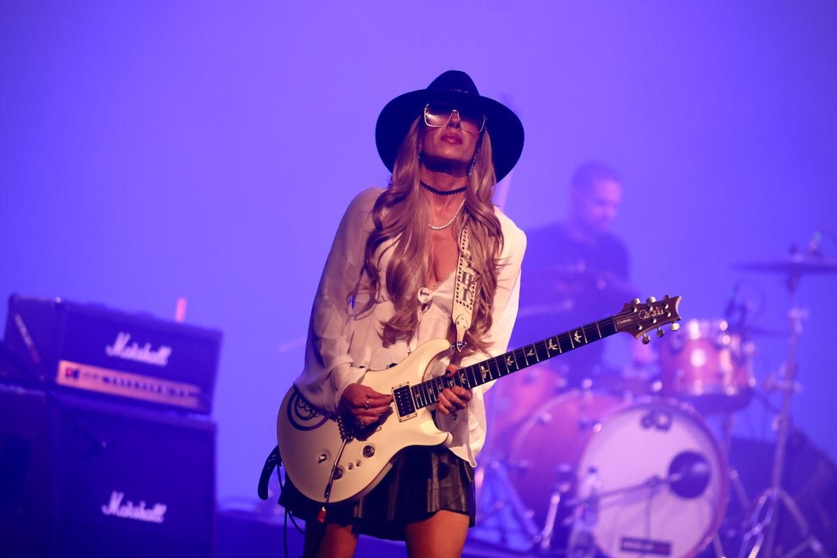 Orianthi Panagaris o la virtud de la guitarra
