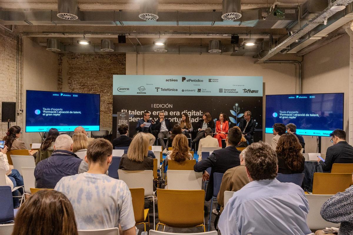 Mesa redonda 'Formación y atracción de talento, el gran reto' en Tech Barcelona