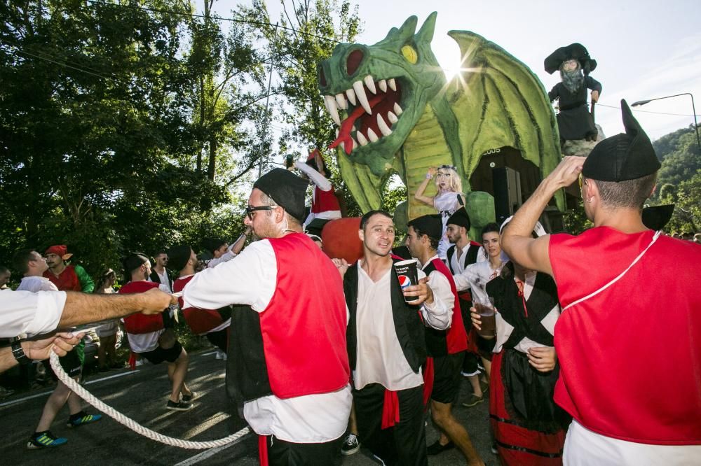 Descenso Folklórico del Nalón 2019: 40 carrozas y más de 4.000 personas