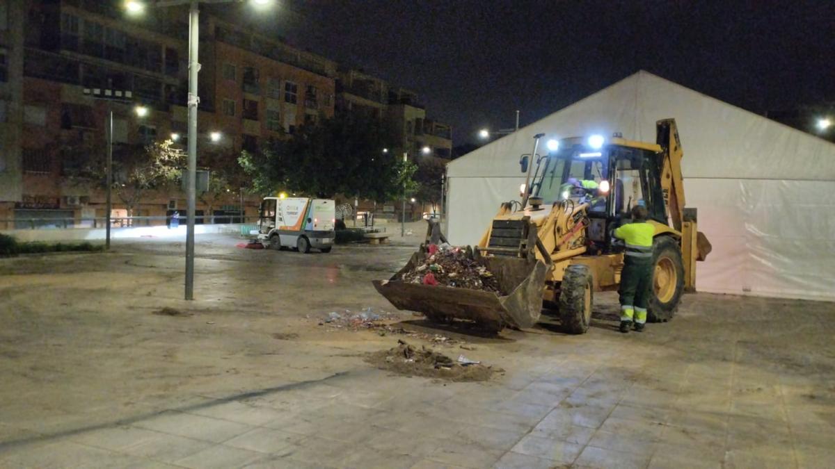 Recogida de restos de la cremà en Reina Sofía