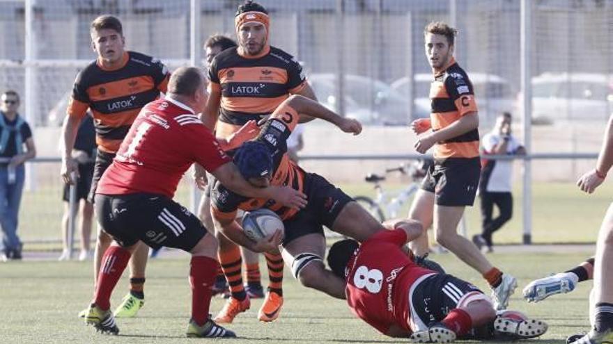 El derbi valenciano no defraudó a los aficionados de Quatre Carreres.