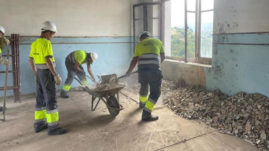 Cangas de Onís inicia las obras de rehabilitación de la escuela de Onao