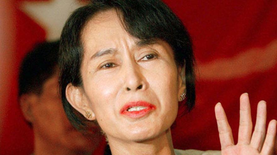 Suu Kyi, confinada de nuevo