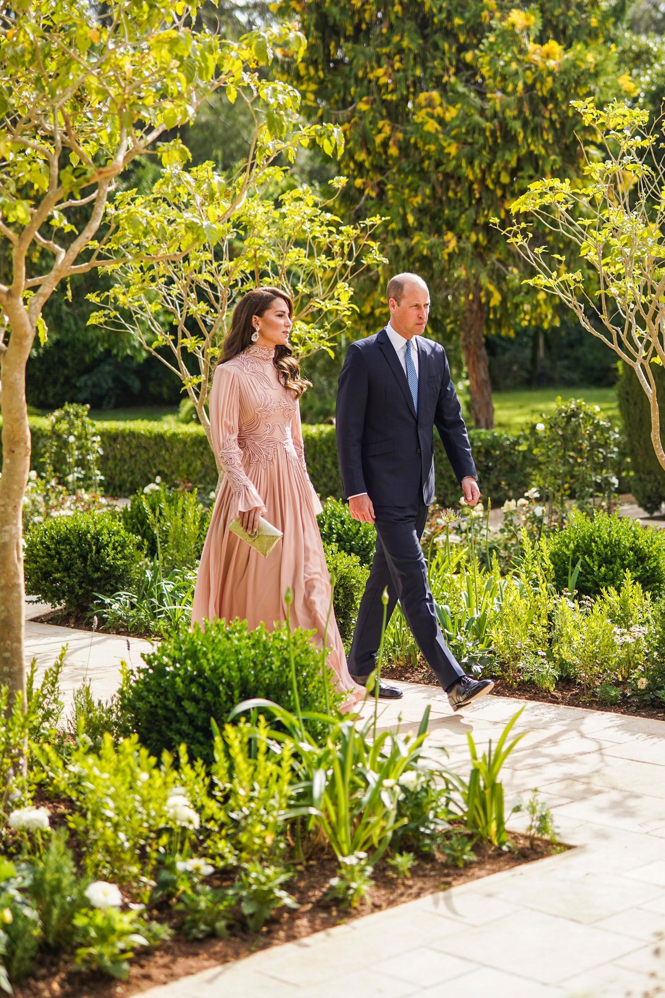 En imágenes: cita real y nupcial en Jordania, con presencia de Juan Carlos I y la reina Sofía