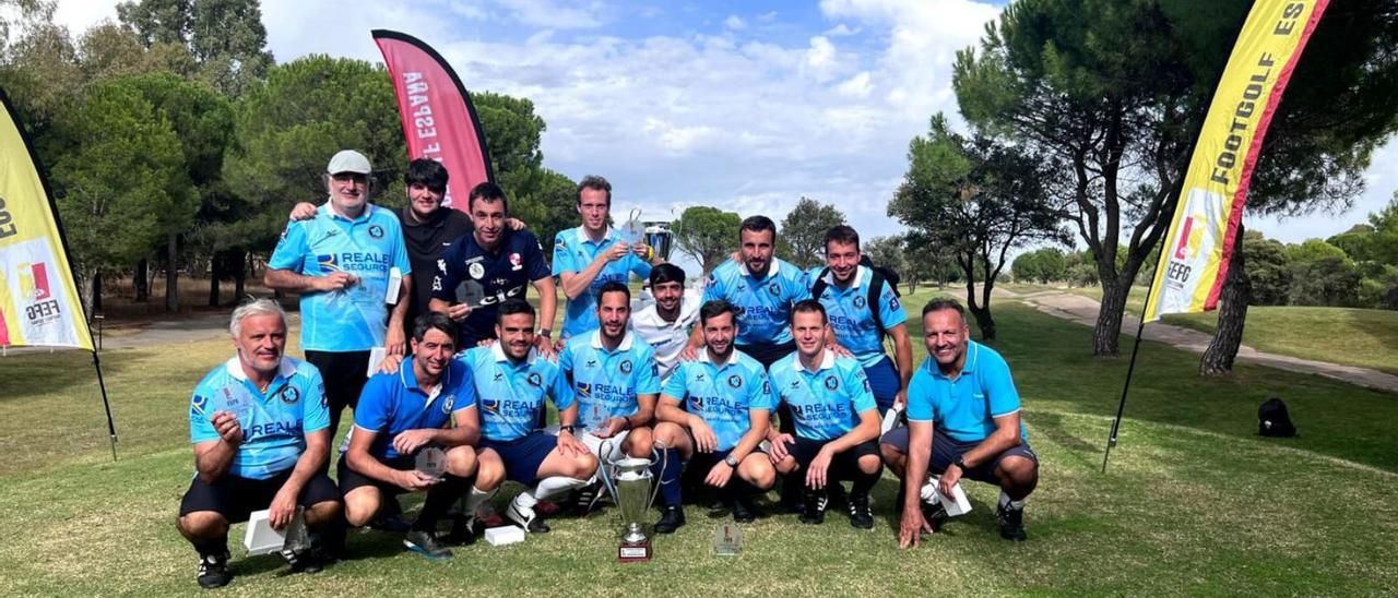 Los integrantes de la selección gallega de footgolf.