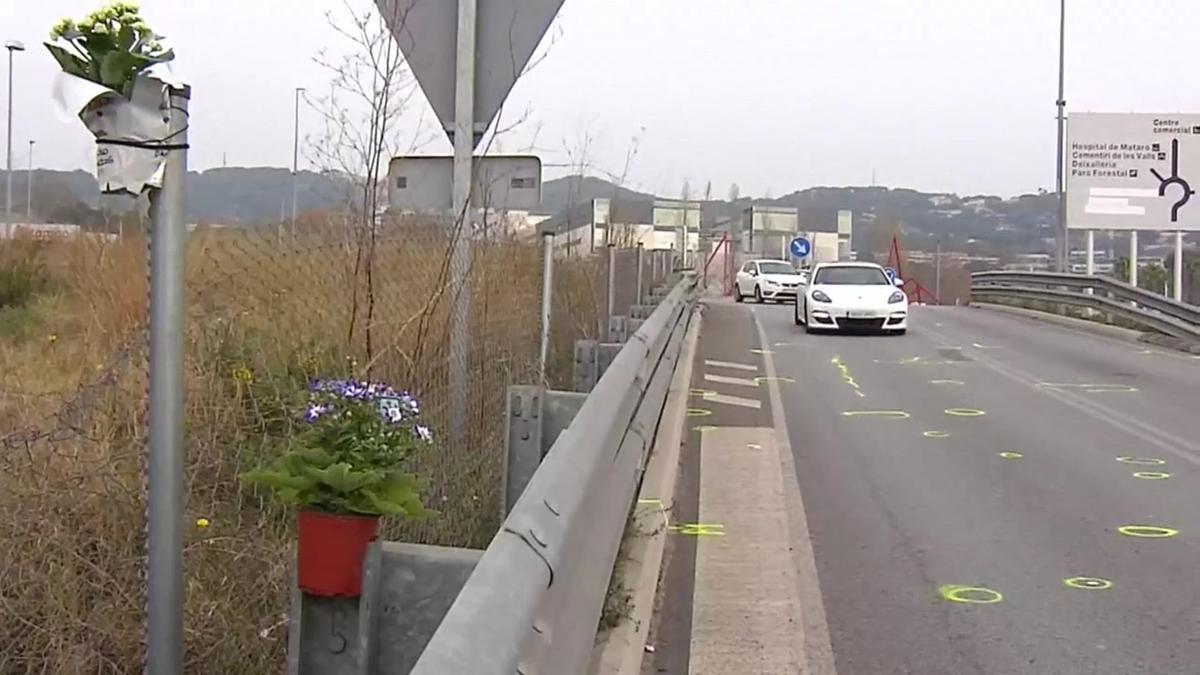 Flors al lloc de l’accident mortal d’Àlex Casademunt