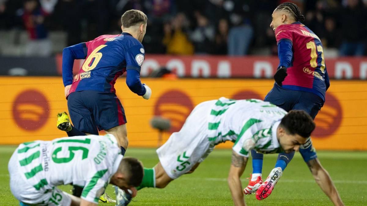 Imagen de la celebración del gol de Gavi ante el Betis
