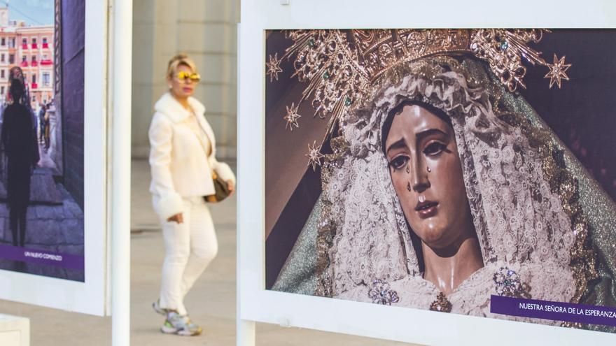 Exposición de la Semana Santa Alicantina en la Plaza del Ayuntamiento