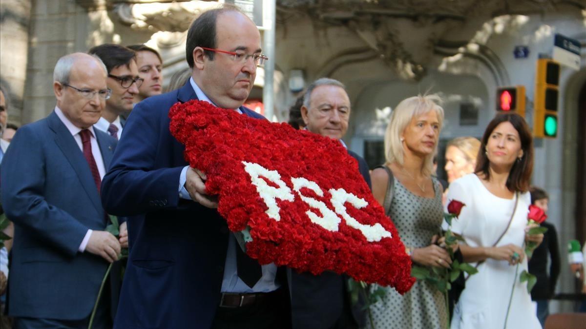 El primer secretario del PSC, Miquel Iceta, durante la ofrenda floral.