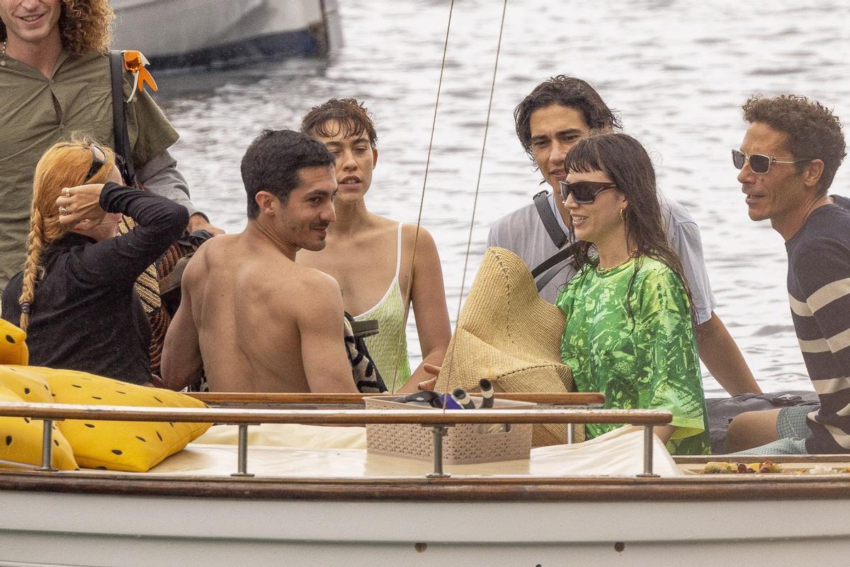 El grupo de actores disfruta de unas vacaciones en Ibiza