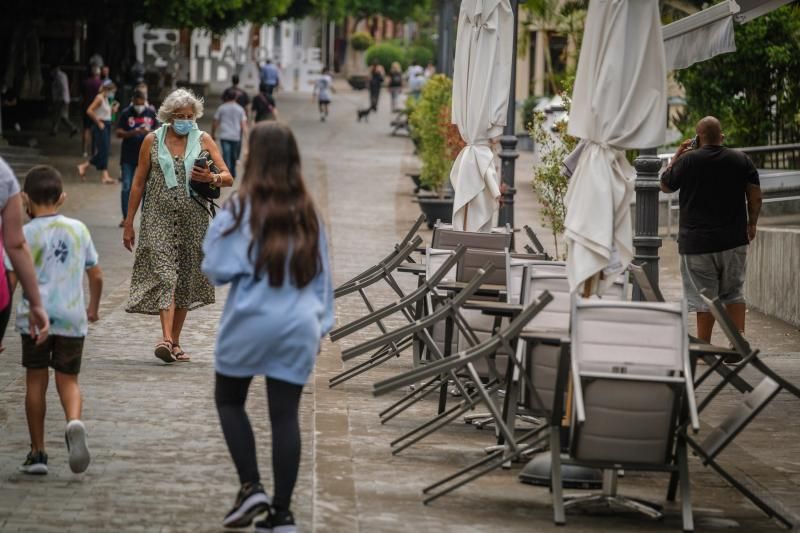 La ceniza del volcán de La Palma cubre las calles