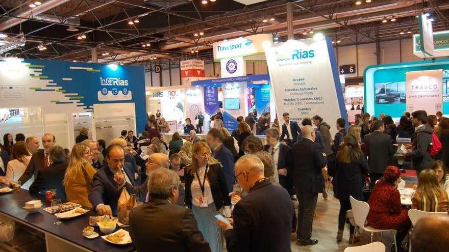 El stand de InterRías en la Feria Internacional de Turismo (Fitur), ayer, en Madrid. // FdV