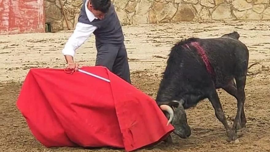 El torero Paco Ramos vela armas en Victorino ante su cita del domingo en la Magdalena
