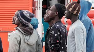 Salvament intercepta onze migrants en una embarcació al sud de Gran Canària