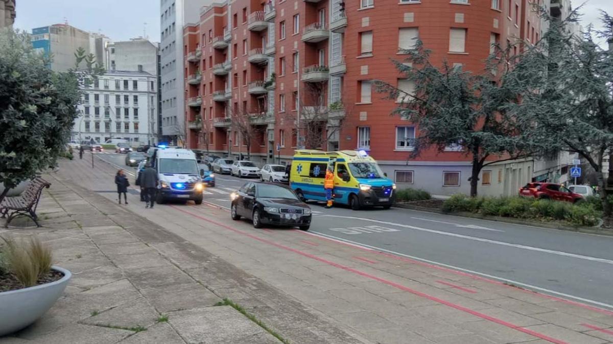 Una mujer resulta herida en un atropello en la confluencia de la calle Uruguay con la avenida de Arteixo.