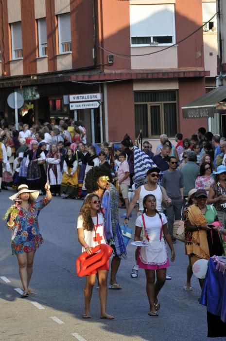 Desfile de carrozas en las fiestas del Cristo de Turón