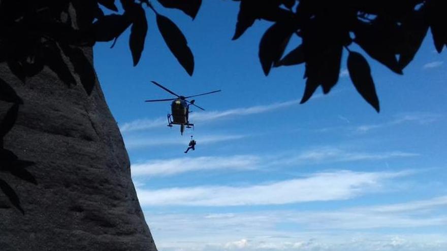 Rescaten un excursionista atrapat en una zona de grimpada a Montserrat