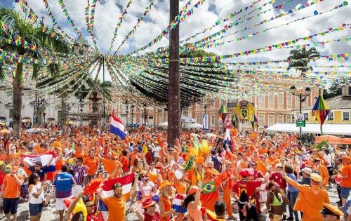 Las aficiones de España y Holanda animan Salvador de Bahía