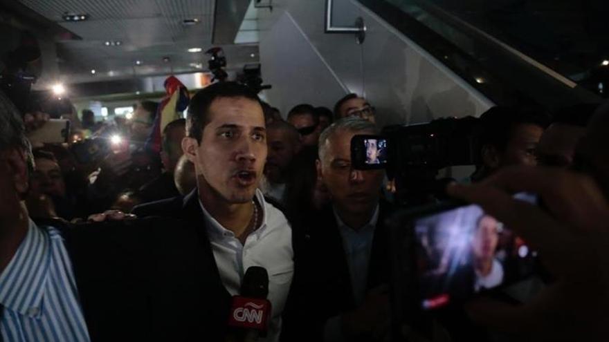 Guaidó vuelve a Caracas y no es arrestado