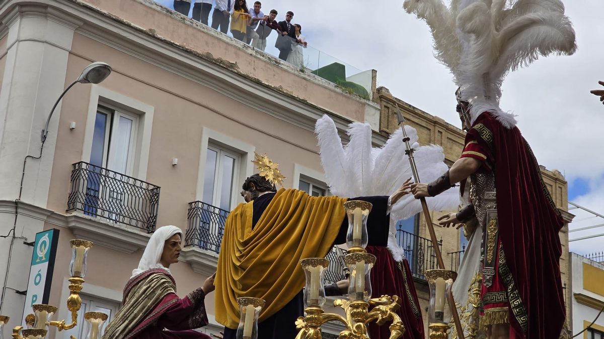 Salida de Jesús de la Paz del Carmen Doloroso.