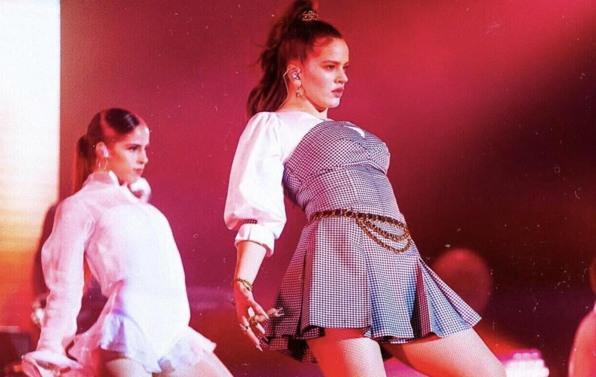 Natalia Palomares, bailando junto a Rosalía