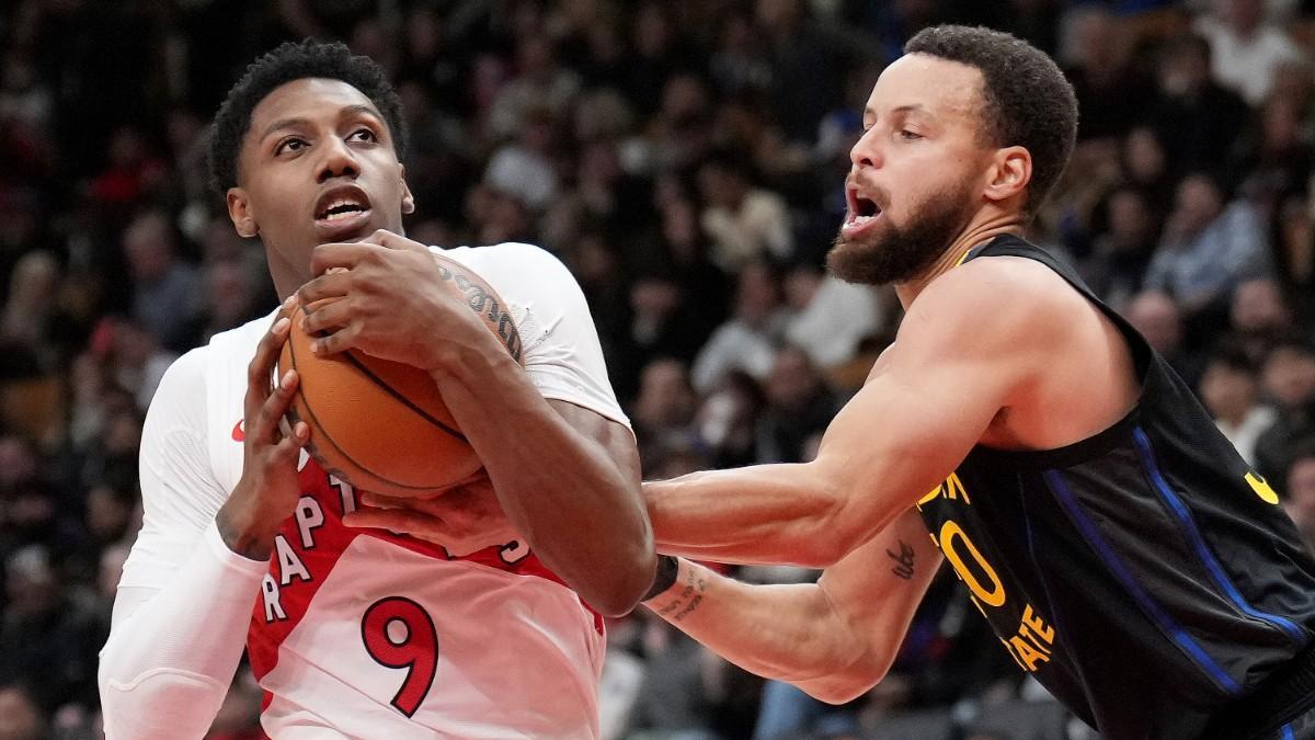 Stephen Curry defendiendo a RJ Barrett