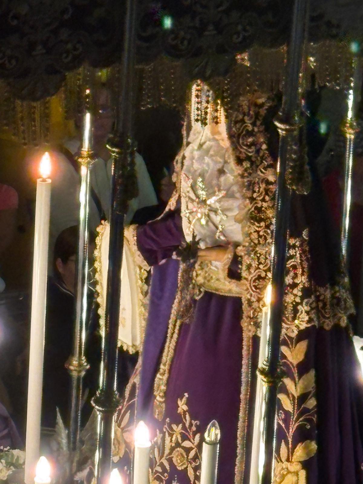 La Virgen de los Dolores, durante el traslado