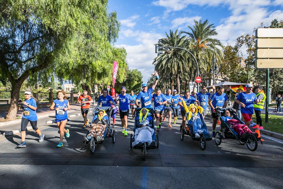 El equipo solidario, durante el Maratón de València