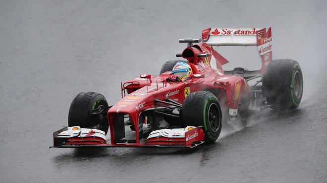 Alonso en una carrera en lluvia con Ferrari (2013)