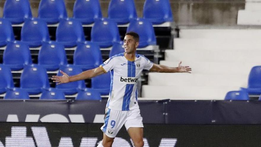 Sabin Merino celebra un gol con el Leganés.