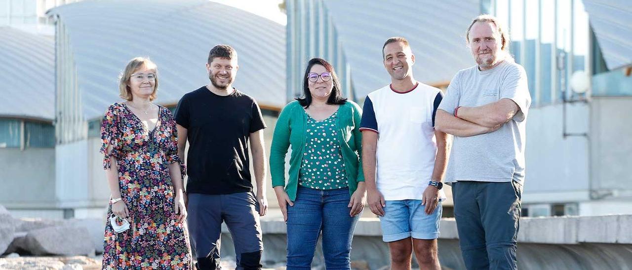 Paloma Morán, Victoriano Álvarez, Estefanía Paredes, Ángel Pérez y Damián Costas, en Toralla.