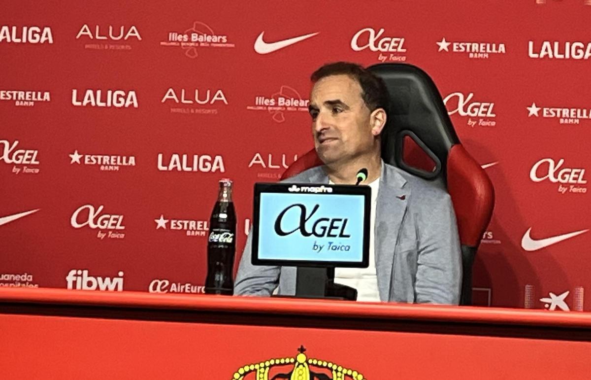 Jagoba Arrasate, nada más sentarse, hoy. en la sala de prensa de Son Moix para anunciar su despido.