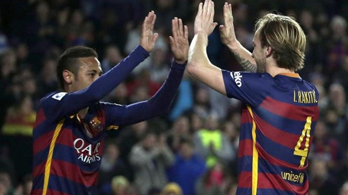 Rakitic y Neymar celebran un gol en el último partido de Copa del Rey contra el Athletic