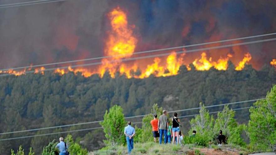 Imatge de l&#039;incendi cremant a prop de Sant Salvador de Guardiola, el 26 de juliol passat