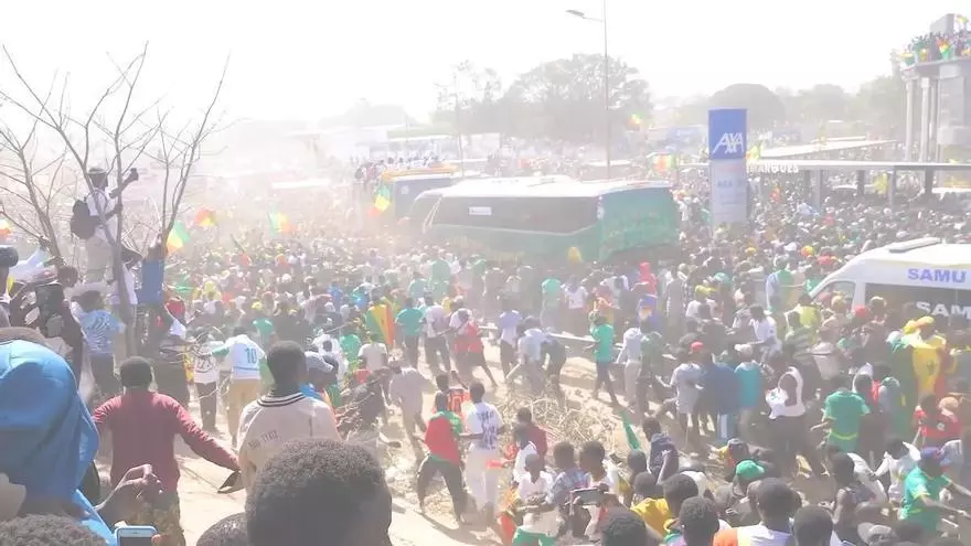 Copa de África: Locura en Dakar por el desfile de los 'Leones de Teranga'