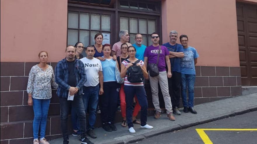 Los trabajadores se concentraron ayer a las puertas de la empresa.