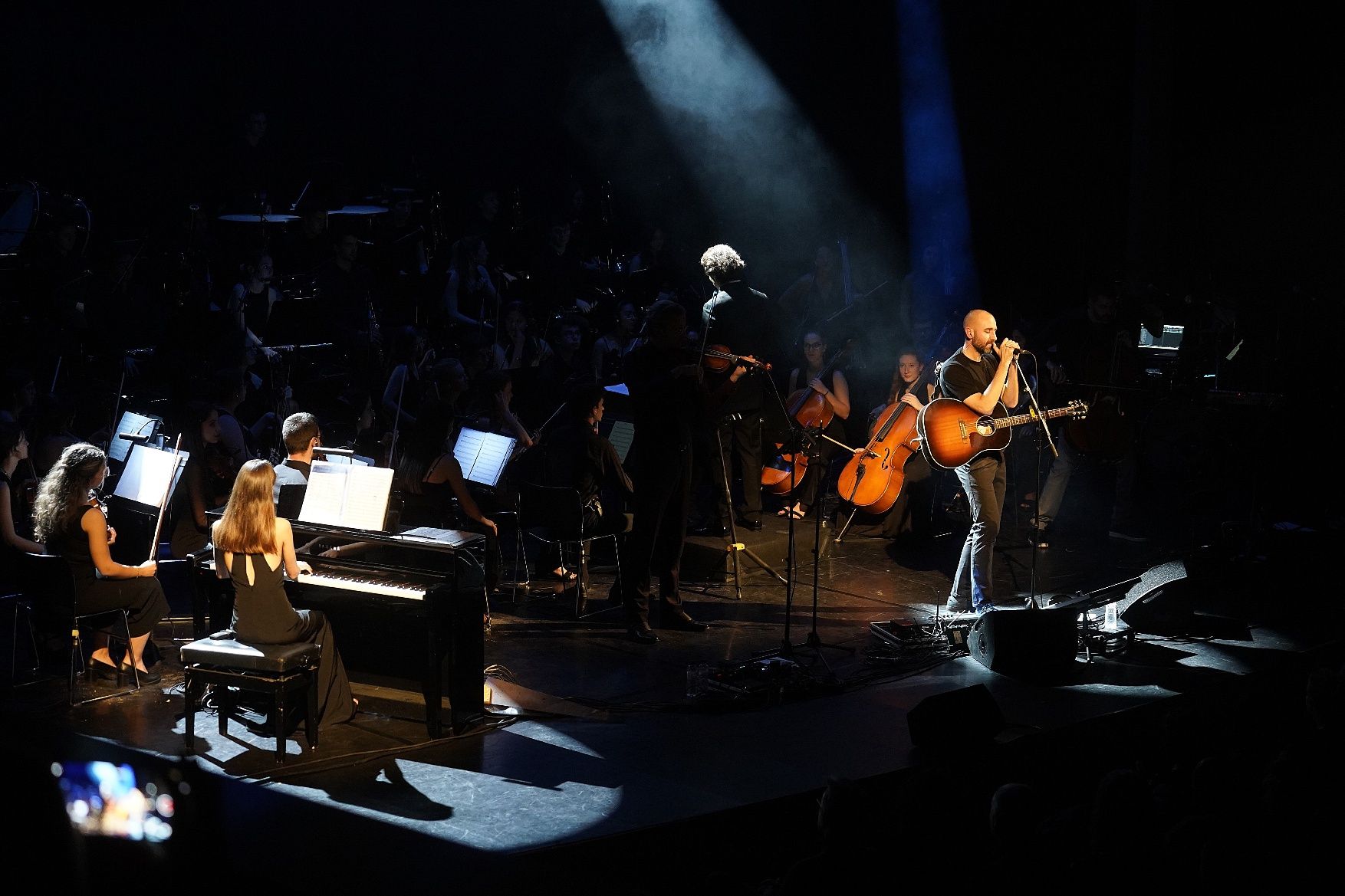 La celebració del desè aniversari del grup omple l'Auditori de Girona