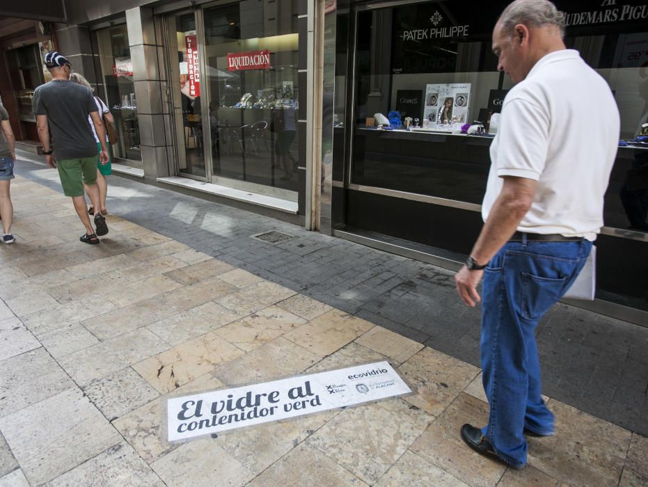 Las aceras de Alicante se cubren de mensajes