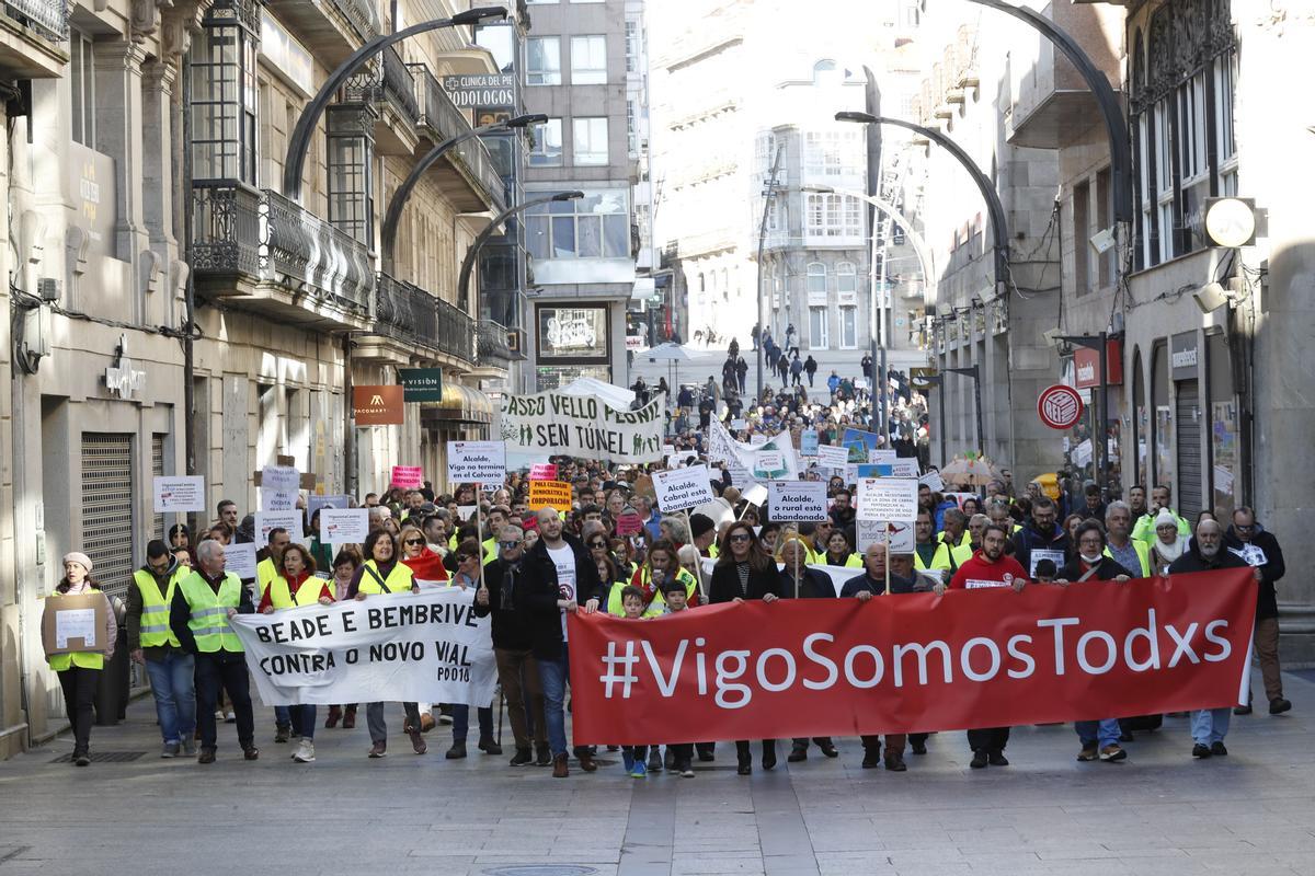 &quot;Vigo somos todos&quot;, medio millar de personas se manifiestan en Porta do Sol