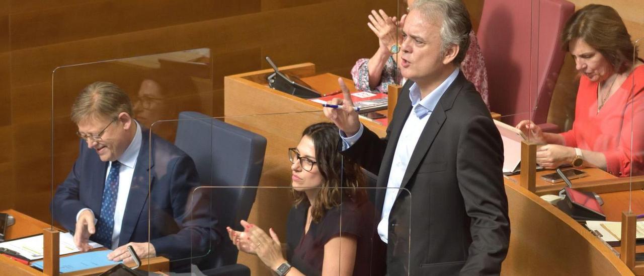 El vicepresidente segundo de la Generalitat, Héctor Illueca, junto a la vicepresidenta, Aitana Mas, y el jefe del Consell, Ximo Puig. | INFORMACIÓN