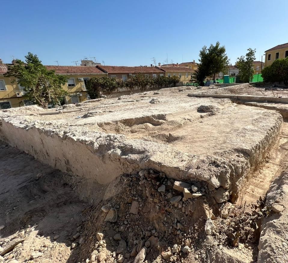 El solar del antiguo colegio Santa Infancia donde se están llevando a cabo las excavaciones arqueológicas.