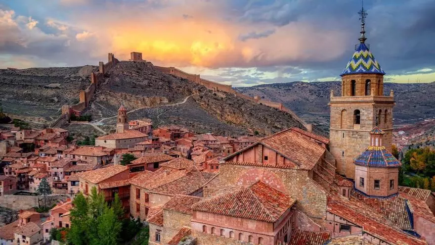 Ni Tossa de Mar ni Besalú, el pueblo más bonito de España tiene una catedral gótica, renacentista y barroca: es perfecta para recorrer a pie
