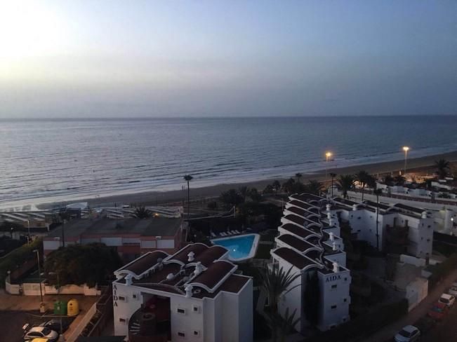 El eclipse, visto desde la Playa del Inglés