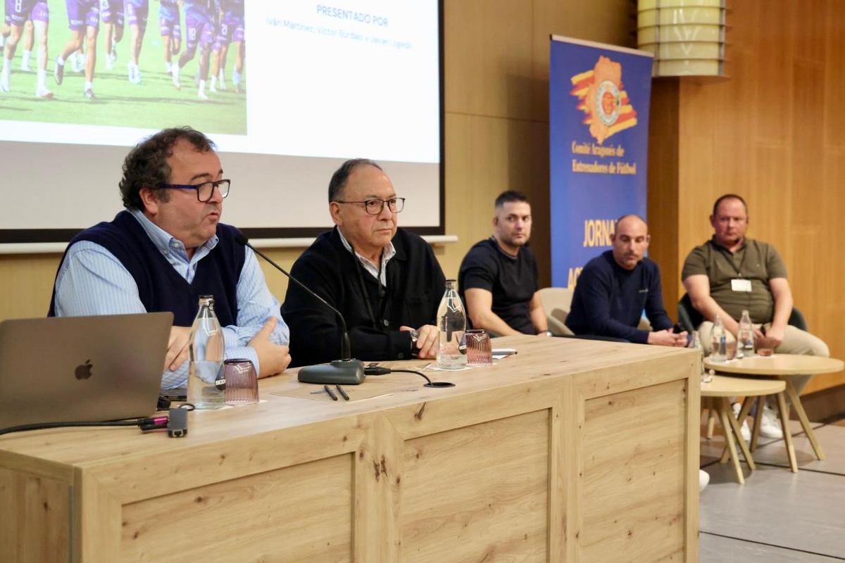 Agustín Cirac, en el centro, junto a Manuel Torralba en las últimas jornadas de formación para entrenadores.