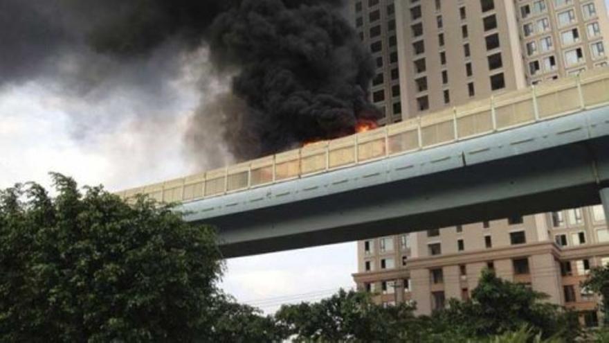 Mueren 47 personas en el incendio de un autobús en China